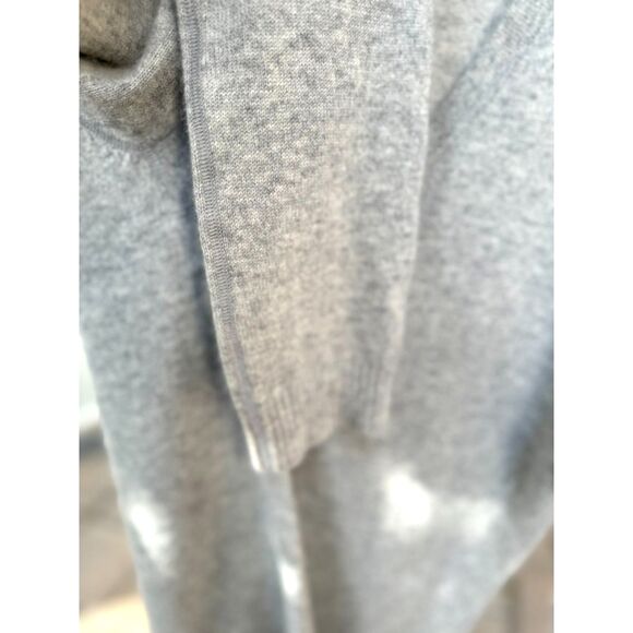 Tony Melillo Light Grey 100% Cashmere V-neck Long Sleeve Knit Sweater Size L ATM - Picture 3 of 8